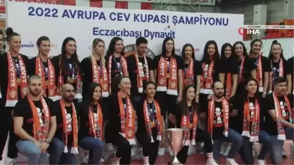 Şampiyon Eczacıbaşı Dynavit, basınla buluştu