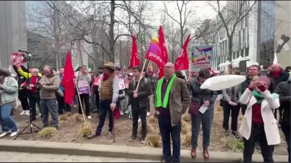 Rusya'nın Ukrayna'ya saldırıları Belçika'da protesto edildi