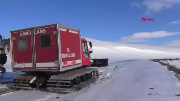 KARDAN YOLU KAPANAN KÖYLERDEKİ HASTALARIN YARDIMINA PALETLİ ARAÇLARLA GİTTİLER