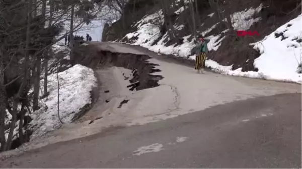 TRABZON'DA HEYELAN; ASFALT YOL ÇÖKTÜ