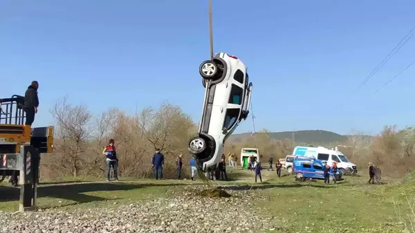 Bursa'da gölete uçan araçtan cansız bedeni çıkarıldı