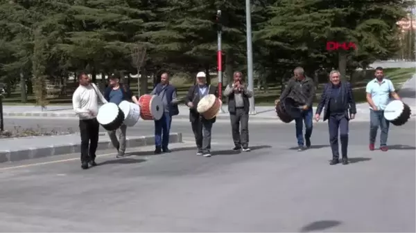 NEVŞEHİR'DE RAMAZAN DAVULCULARI BAHŞİŞLERİN BİR KISIMINI MAHALLEDEKİ OKULLARA BAĞIŞLAYACAK