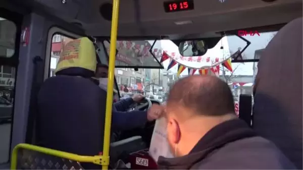 ARNAVUTKÖY'DE TRAFİKTE KALAN VATANDAŞLARA İFTARİYELİK DAĞITILDI