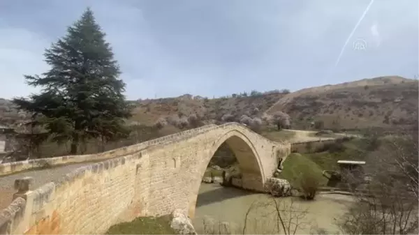 Tarihin doğayla bütünleştiği Çemişgezek'te ilkbahar güzelliği