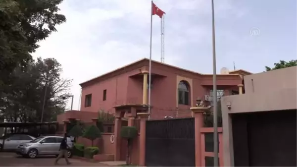 Türkiye Diyanet Vakfı görevlileri Türkiye'nin Bamako Büyükelçisi Onart'ı ziyaret etti