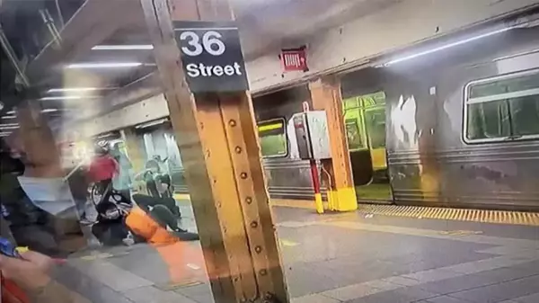 NEW YORK METRO SALDIRISI! (VİDEO) ABD'de saldırı: ABD New York metrosunda silahlı saldırı! ÇOK SAYIDA YARALI VAR!