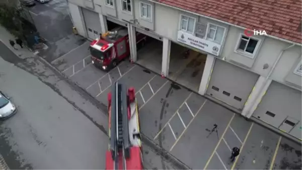 Kulakları ezanda, gözleri yangın ihbar ışığında