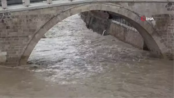 Türkiye'nin en hızlı akan çayında, artan su seviyesi korkutuyor