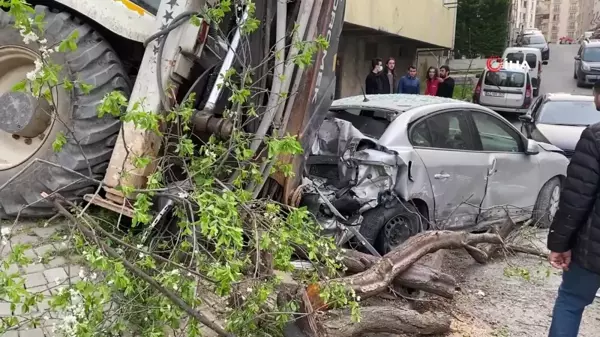 Son dakika haberi! Ümraniye'de iş makinesi yokuş aşağı kaydı, ortalık savaş alanına döndü