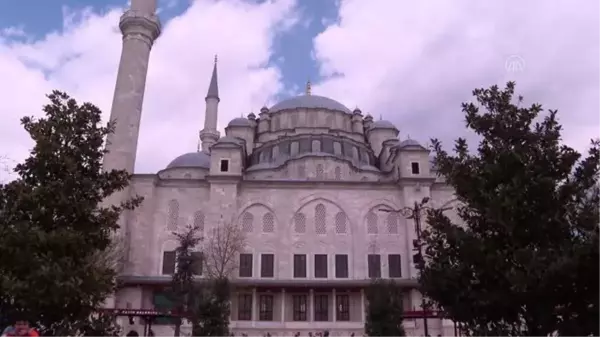 Fatih Camii'ndeki güneş saati 550 yıldır namaz vaktini gösteriyor