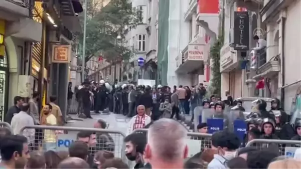 Beyoğlu'nda 15 Temmuz darbe girişimi ve Gezi Parkı olayları davası protestosu