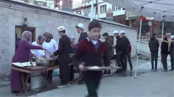 Vali Memiş Kuran kursu öğrencileri ile iftar açtı