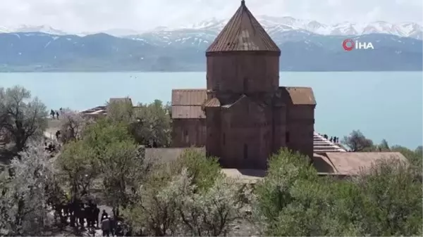 Van'da 1. Akdamar Adası Badem Çiçeği Festivali...Vali Bilmez: 