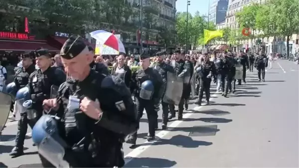 Fransa'da Macron karşıtı protesto