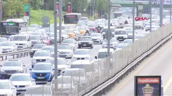 İSTANBUL'DA TRAFİK YOĞUNLUĞU YÜZDE 65 Cevizlibağ