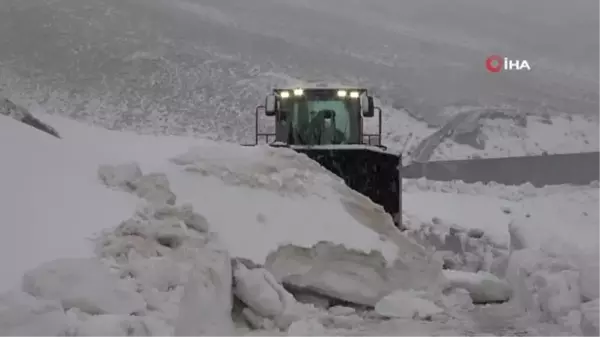 Bitlis'teki kar yağışı Nemrut yolunun açılmasına engel oldu