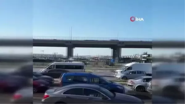 Su borusu patladı, yollar göle döndü