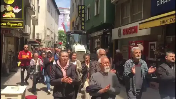 Çay Üreticileri Yasak Kararına Karşın Rize'ye Yürüyüşe Geçti