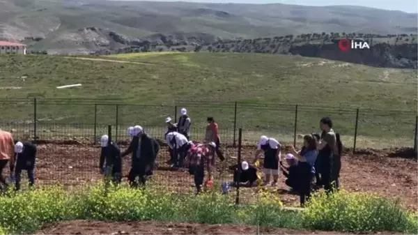 Özel çocuklar 'Engelliler Haftası'nda ektiklerini biçerek parti verdi