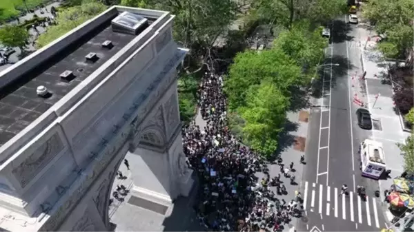 Yüzlerce öğrenci kürtaj yasasını protesto etti