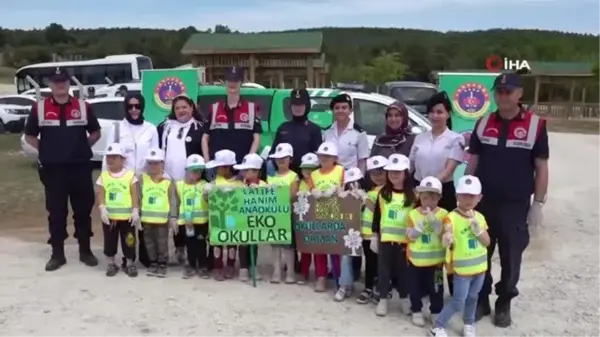 Uşak protokolü Yeşil Karaağaç Göledinde 40 poşet çöp toplandı