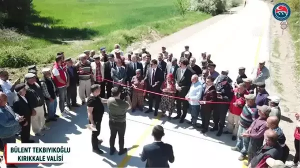 Kırıkkale Valisi Tekbıyıkoğlu, kullandığı makam aracıyla beton yolu test etti