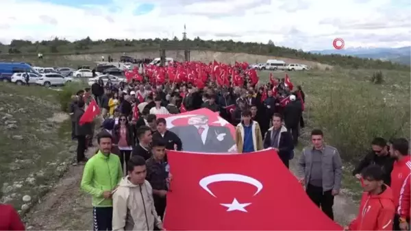 İstiklal Yolu'nda şehitlere saygı yürüyüşü