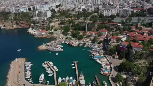 Tarihi Kaleiçi Yat Limanı'nda Deniz Dibi Temizliği