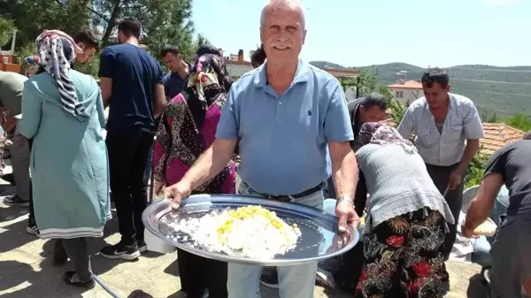 Köy hayrında 2 bin kişiye zeytinyağlı pilav ve çorba ikramı yapıldı