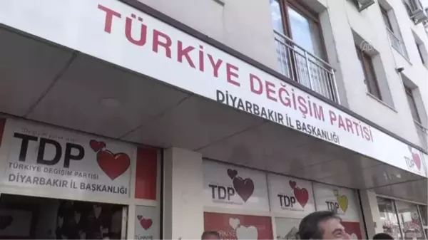 DİYARBAKIR - TDP Genel Başkanı Sarıgül, Diyarbakır'da basın toplantısında konuştu