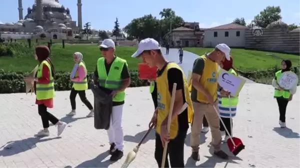 Yeşilayın küçük gönüllüleri temiz çevre için izmarit topladı