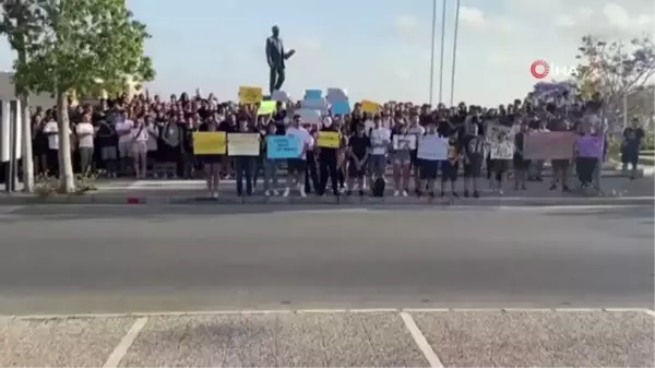 KKTC ODTÜ Kampüsü'nde öğrencilerden 'zam' protestosu