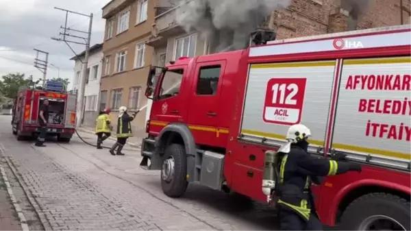 2 katlı metruk binada çıkan yangın paniğe neden oldu