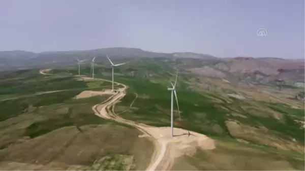 İpek Geçidi'ne kurulan türbinler rüzgarı enerjiye dönüştürüyor