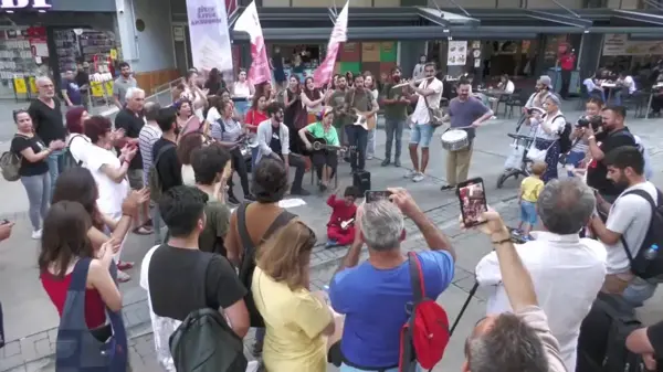 İzmir'de Müzik Yasağına Karşı Müzikli Protesto: 