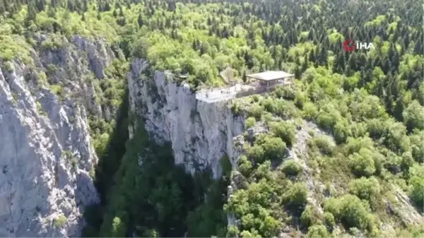 Kanyon üzerindeki cam terası ile tanınan ilçeyi 300 bin kişi ziyaret edecek