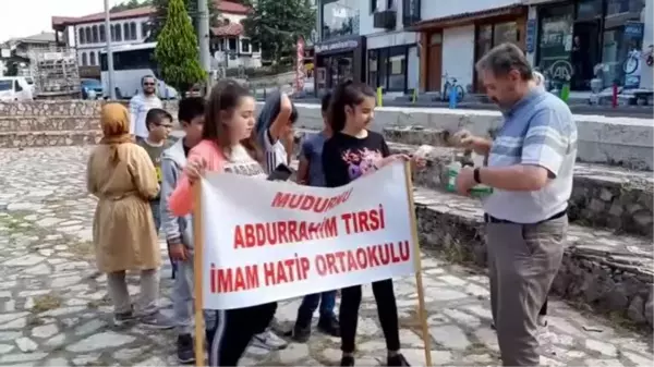 Mudurnu'da öğrenciler çevre temizliği yaptı