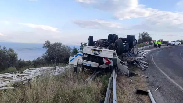 Ters dönen kamyonun altında kalan şoför hayatını kaybetti