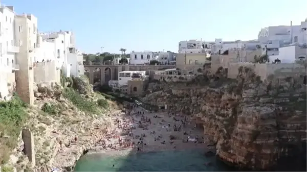 İtalya'da Adriyatik manzaralı Polignano a Mare, canlı günlerine geri döndü