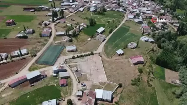 Bakan Özer'in Gazi köyünü heyecanlandırdı