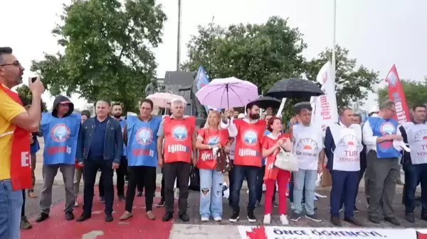 Birleşik Kamu–İş Resmi Enflasyonu Kadıköy'de Protesto Etti: 