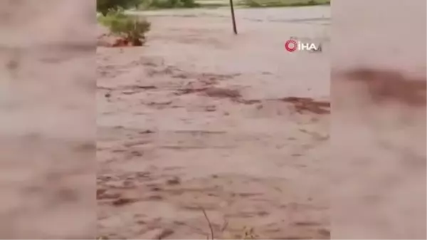 Gemerek'te sel suyu köprüyü yuttu