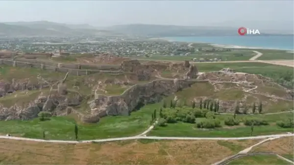 Tarihi Van Kalesi'nin gökyüzünden görüntüsü Çin Seddi'ni andırıyor