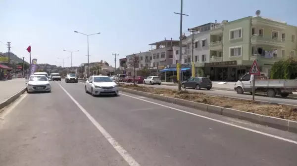 Turizm Cennetindeki Yol Çalışması 7 Aydır Sürüyor, Yüzlerce Ağaç Kurudu, Esnaf Karanlıktan Şikayetçi