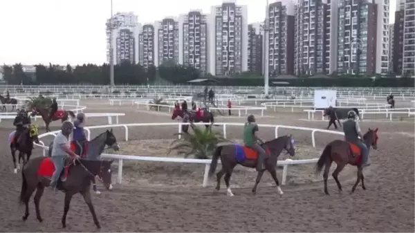 Veliefendi Hipodromu'nu 96. Gazi Koşusu heyecanı sardı