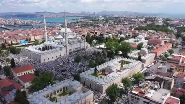 Funeral service for muslim scholar Mahmut Ustaosmanoglu in Istanbul