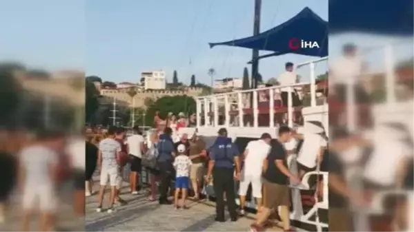 Tekneleri arıza yapan turist kafilesinin yardımına deniz polisi koştu