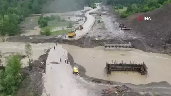 Sada Çayı'nın taşmasıyla yol çöktü: İki ilçenin Kastamonu'yla bağlantısı kesildi