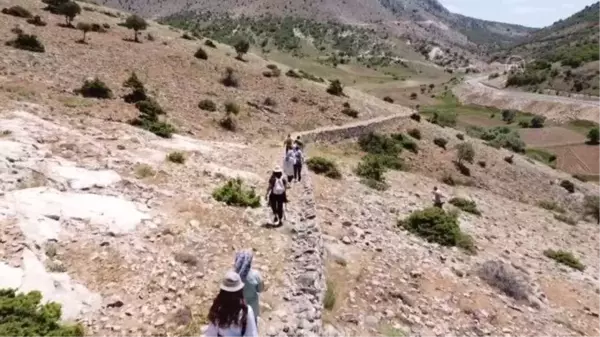 Tarihi İpek Yolu'nun Kemaliye'deki kalıntıları turistlerin rotasında