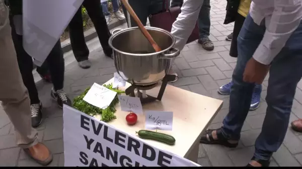 Hkp'liler Hayat Pahalılığını Tencerede Taş Kaynatarak Protesto Etti